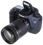 Canon EOS 7D s vyklopeným bleskem (Kliknutí zvětší)