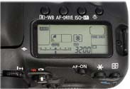 Canon EOS 7D: detail pomocného displeje (Kliknutí zvětší)
