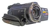 Sony HDR-CX700 v přední perspektivě (Kliknutí zvětší)