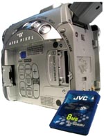 JVC GR-D200 a její slot na SD-karty (Klikni pro zvětšení)