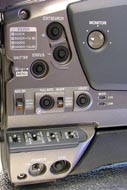 Detail ovládání na levém boku stroje (Klikni pro zvětšení)