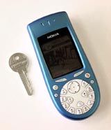 Nokia 3650: srovnání velikosti s klíčem (Klikni pro zvětšení)