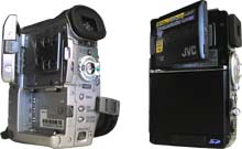 Srovnání nejmenších krasavic mini-DV vedle sebe: modely Canon MV5iMC a JVC GR-DVP7... (Klikni pro zvětšení)