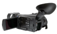 Videokamera Sony FDR-AX700 v zadní perspektivě zleva