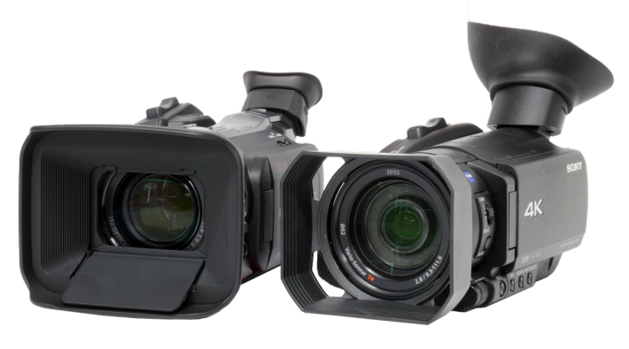 Videokamery Canon GX10 a Sony AX700 vedle sebe