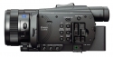 Videokamera Sony FDR-AX700 s otevřeným LCD