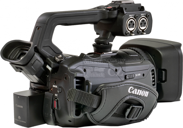 Videokamera Canon XF405 v perspektivě zezadu zprava