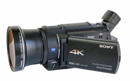 Videokamera Sony AX33 s předsádkou
