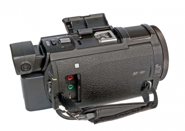 Videokamera Sony AX33 - ergonomie botičky
