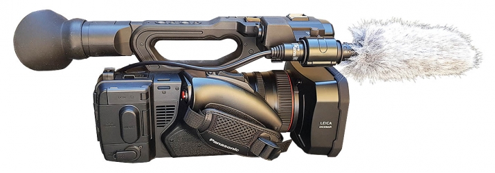 Elegantní Videokamera Panasonic HC-X1 s mikrofonem 