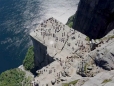 Letecký pohled na úchvatnou skalní stěnu Preikestolen