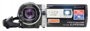 Sony HDR-PJ200 se zapnutým projektorem (Kliknutí zvětší)