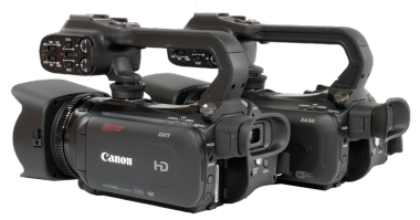 Videokamery Canon XA11 a XA30 vedle sebe...