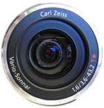 Logo Carl-Zeiss na objektivu HC1000 (Klikni pro zvětšení)