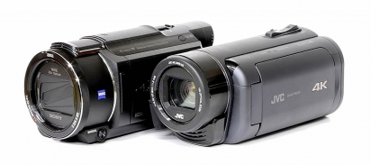 Dvojice videokamer s 4K: Sony AX53 a JVC RY980