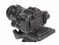 Videokamera JVC PX100: botička + konektor...