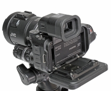 Videokamera JVC PX100: nasazený hledáček...