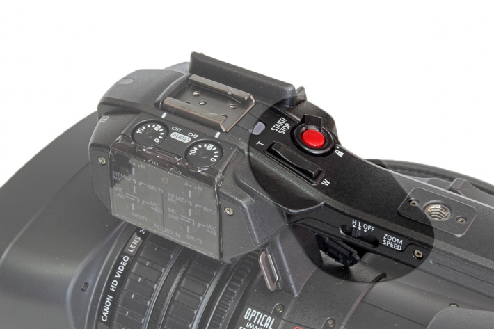 Canon XF200 volič zoomu na ručce
