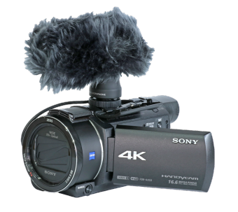 Sony AX53 s mikrofonem Panasonic VSM10 a kožešinou