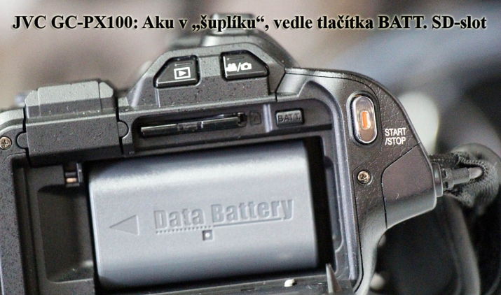 Videokamera JVC GC-PX100: detail SD-slotu pod LCD