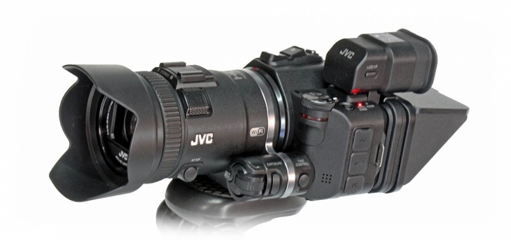Videokamera JVC PX100 s nasazeným hledáčkem